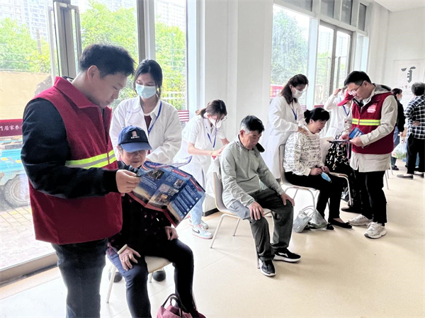 同心协力反邪教 携手义诊护安康图片2.jpg 同心协力反邪教 携手义诊护安康图片2.jpg
